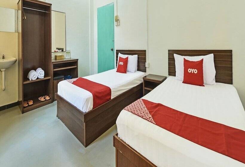 호텔 Oyo 90734 Tata Inn