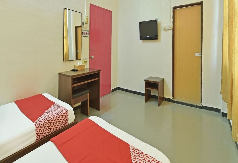 호텔 Oyo 90734 Tata Inn