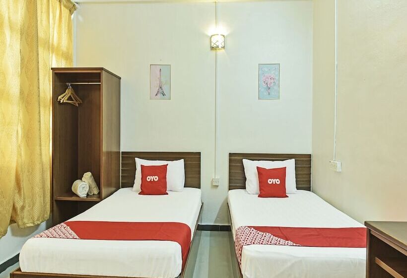 호텔 Oyo 90734 Tata Inn