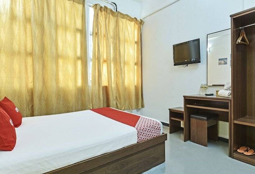 호텔 Oyo 90734 Tata Inn