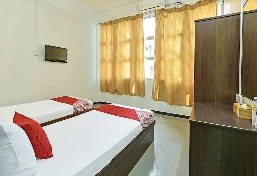 호텔 Oyo 90734 Tata Inn