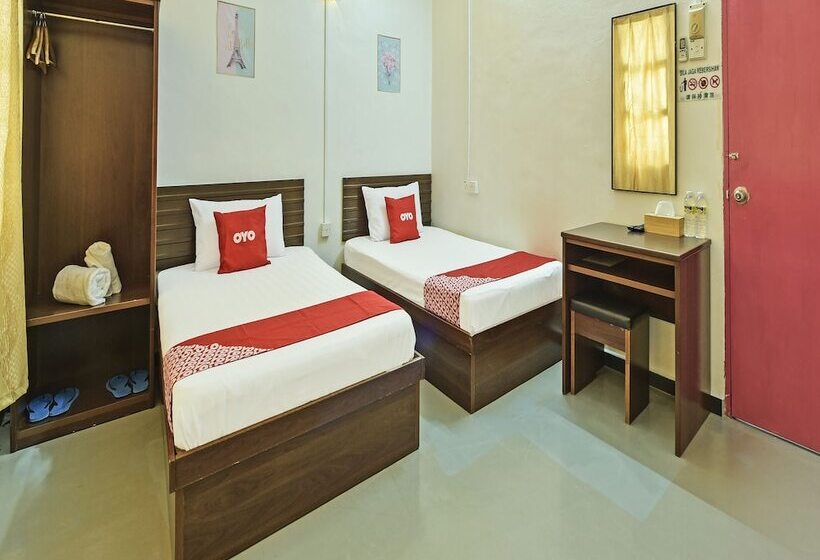 호텔 Oyo 90734 Tata Inn