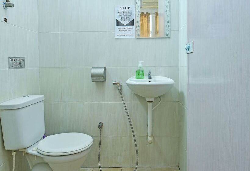 호텔 Oyo 90734 Tata Inn