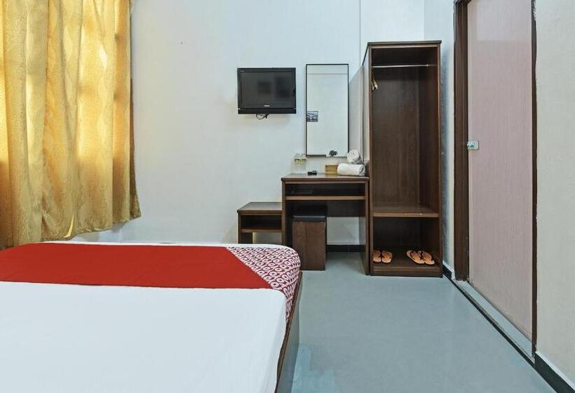 호텔 Oyo 90734 Tata Inn