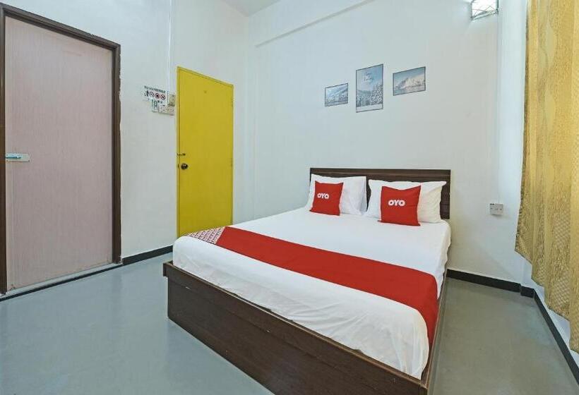 호텔 Oyo 90734 Tata Inn