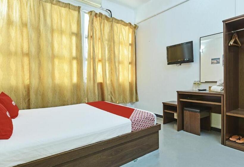 호텔 Oyo 90734 Tata Inn