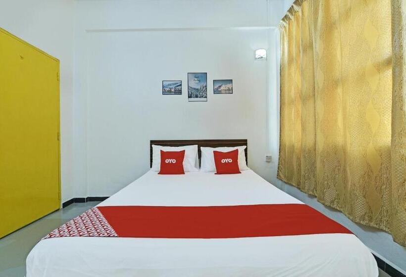 호텔 Oyo 90734 Tata Inn