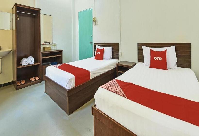 호텔 Oyo 90734 Tata Inn