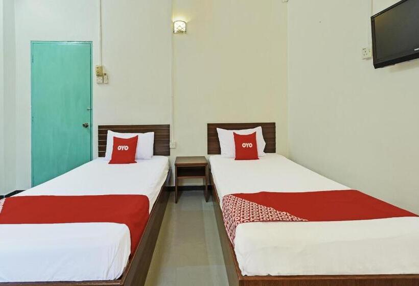 호텔 Oyo 90734 Tata Inn