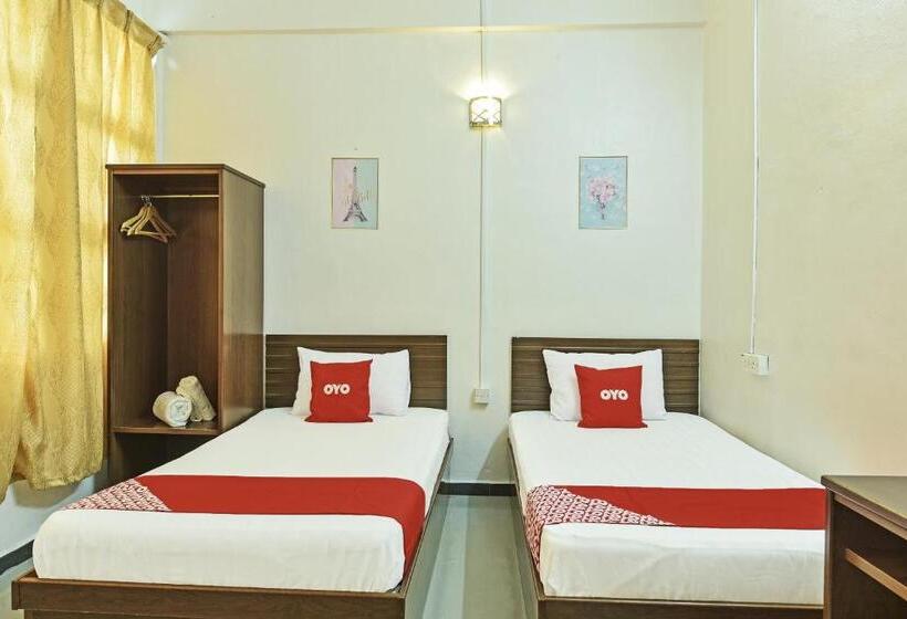 호텔 Oyo 90734 Tata Inn