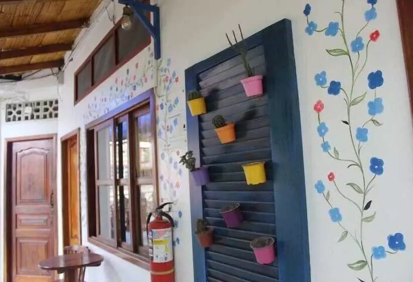 ペンション Hostal Machalilla