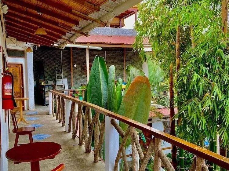 ペンション Hostal Machalilla