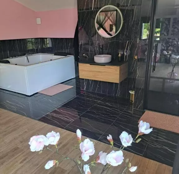 Majatalo La Suite D élise