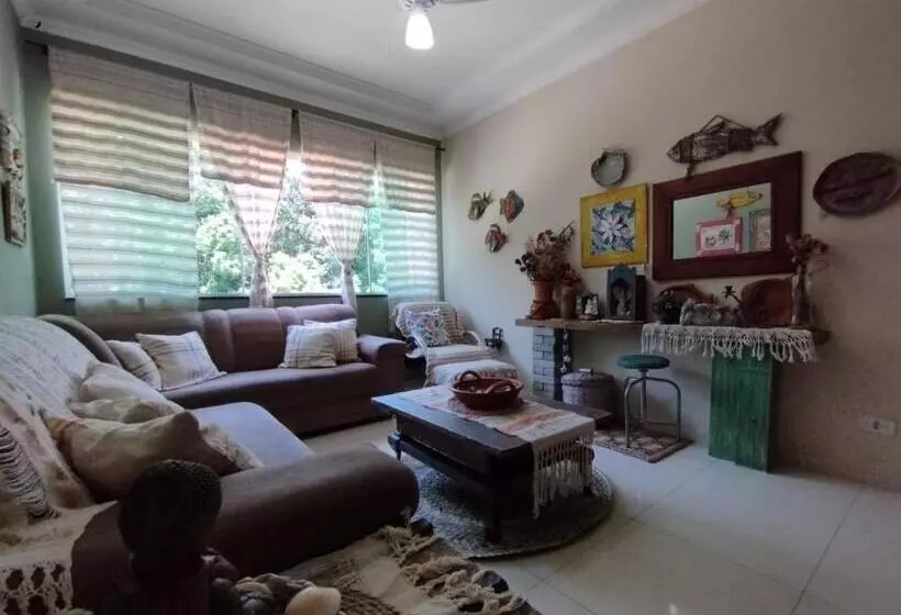 Aamiaismajoitus (B&B) Pernoites No Ateliê La Rosa I