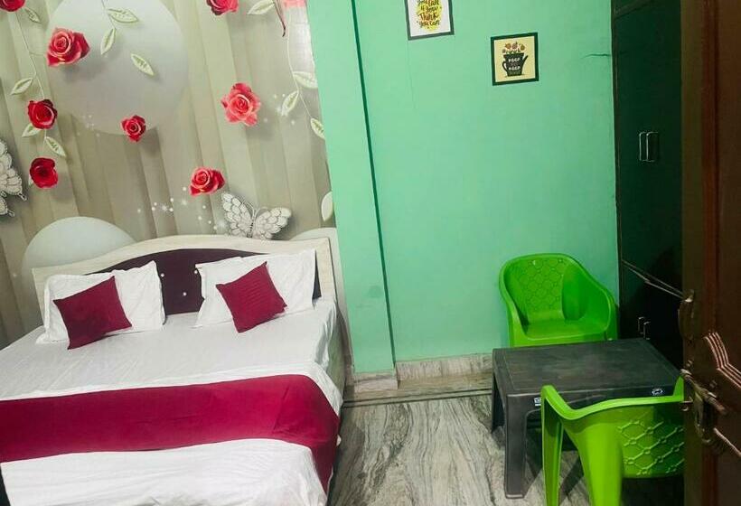 Отель Oyo Home  Dream Palace