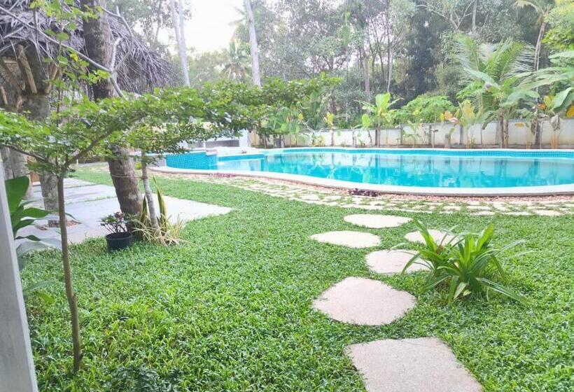 Marari Beach Bungalow Resort Alleppey