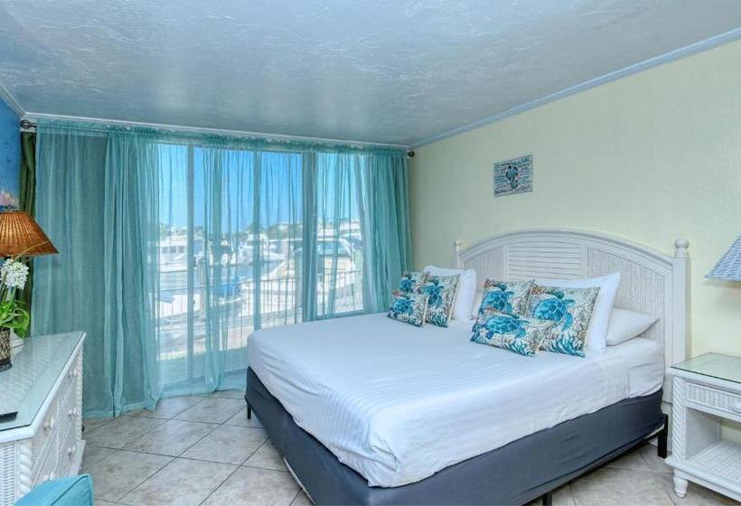 Waterfront Room, Heated Pool, Tiki Bar & Grill