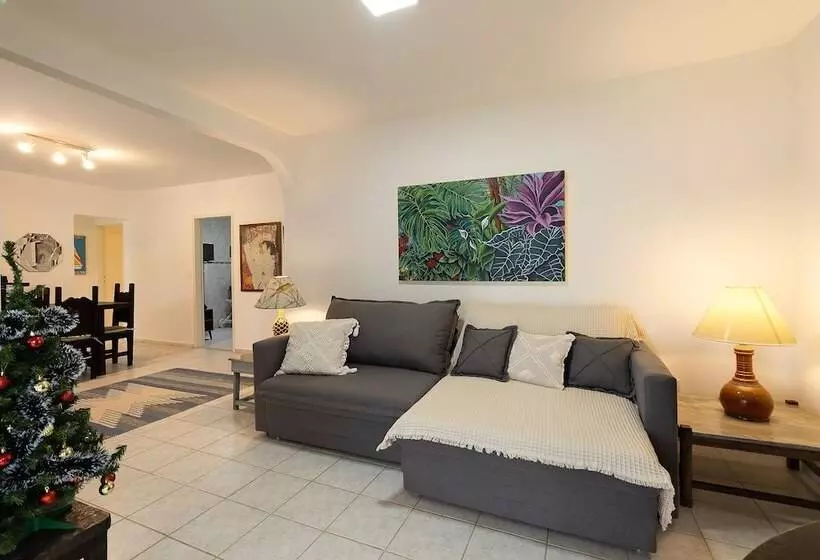 هتل Casa Amarela
