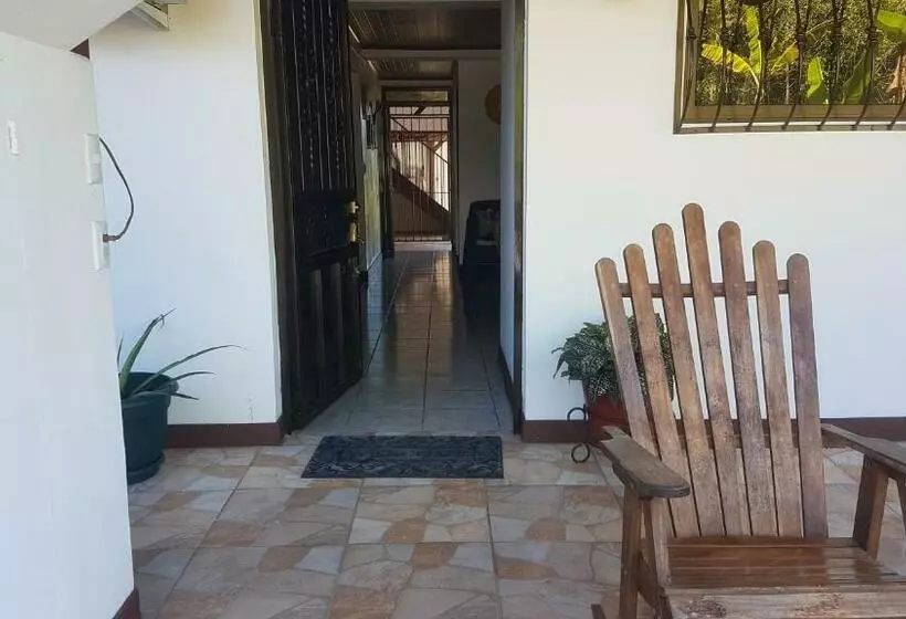 پانسیون The Amigos House Atelier Uvita