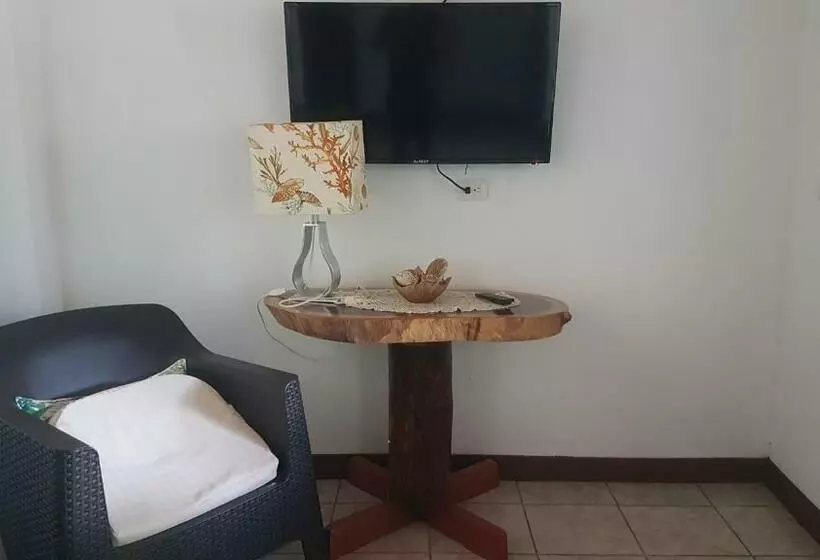 پانسیون The Amigos House Atelier Uvita
