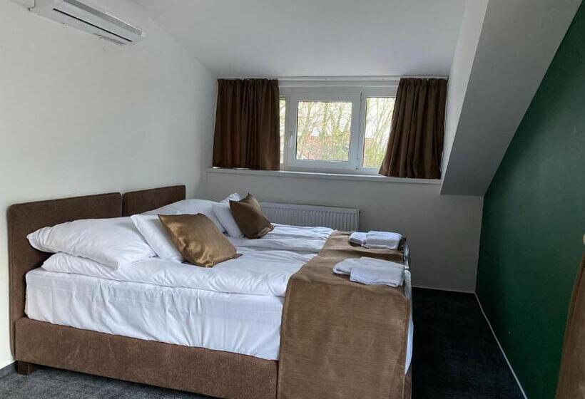 ベッドアンドブレックファースト A Fogadó