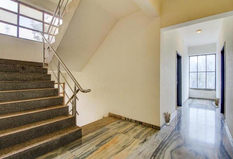 ホテル Flagship Gandharva Lodging