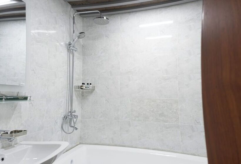 هتل Mir Luxe Plaza