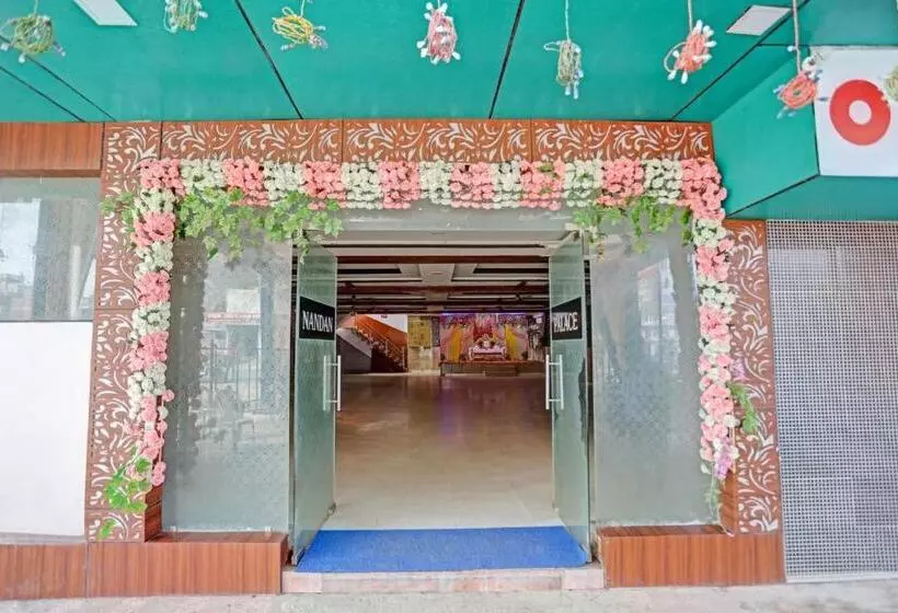 ホテル Oyo Flagship Shri Nanadan Palace