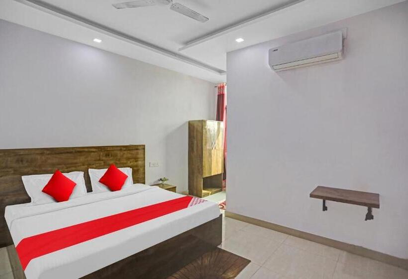 Hotel Oyo Flagship Shri Nanadan Palace