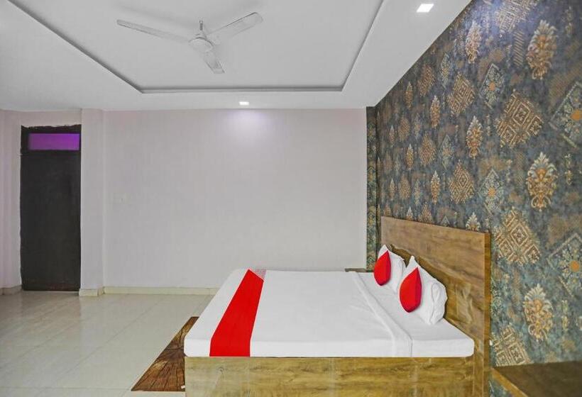 Hotel Oyo Flagship Shri Nanadan Palace