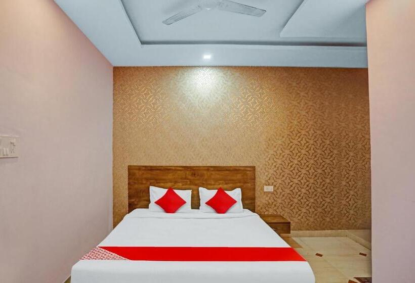 Hotel Oyo Flagship Shri Nanadan Palace