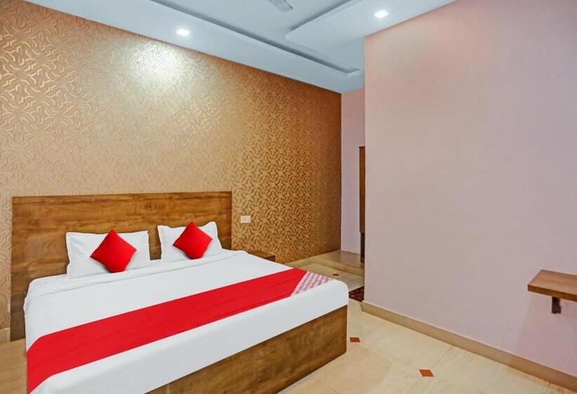 Hotel Oyo Flagship Shri Nanadan Palace