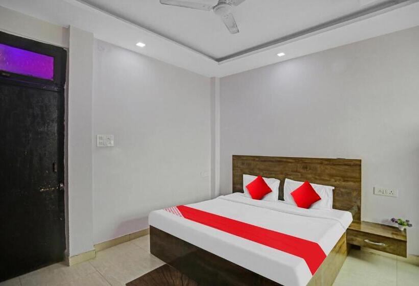 Hotel Oyo Flagship Shri Nanadan Palace