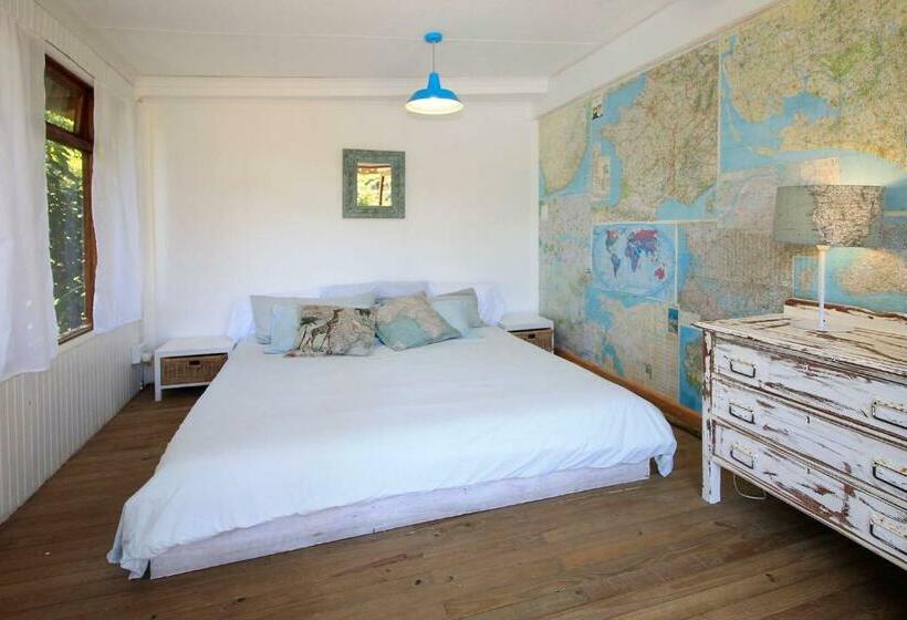 فندق صغير In The Green Backpackers