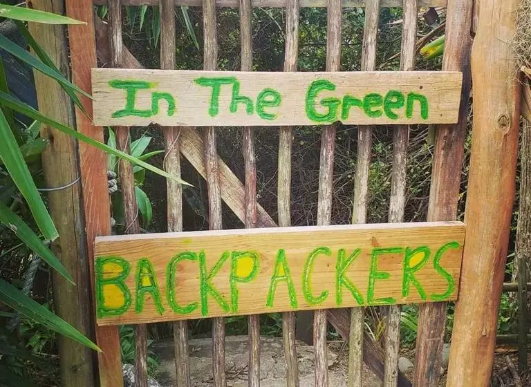 ユースホステル In The Green Backpackers