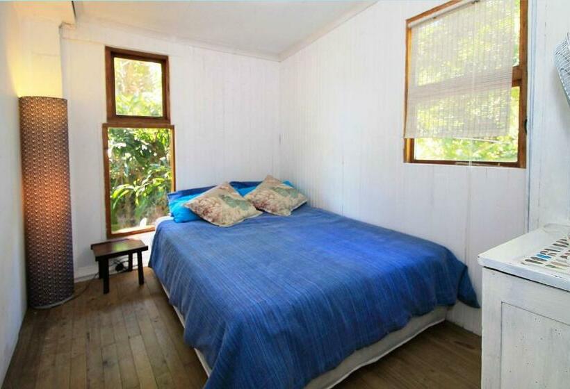 فندق صغير In The Green Backpackers