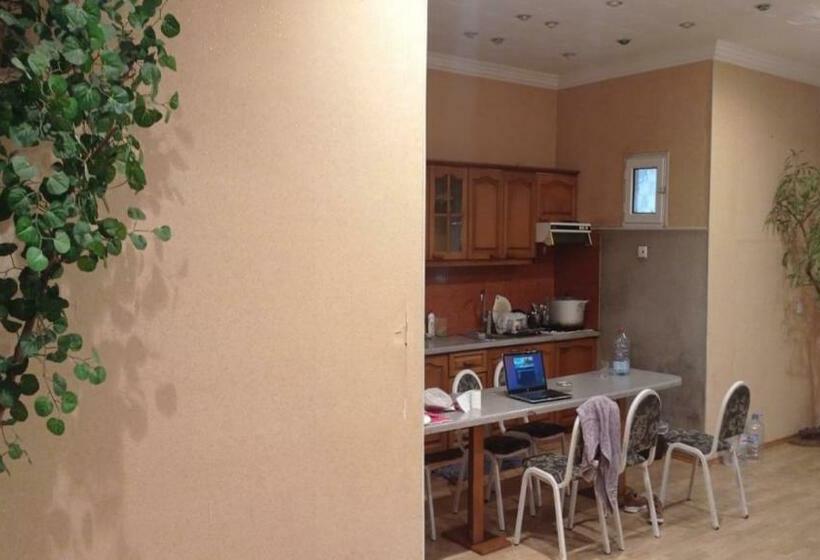 هاستل R & R International