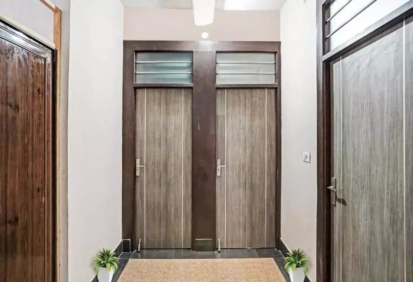 ホテル Collection O 70187 Vishen Residency