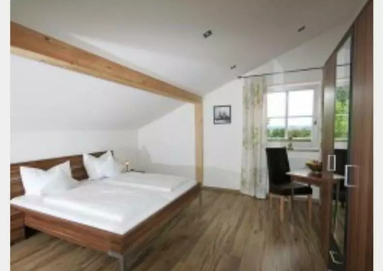 Kapselihotelli L Ulivo Italienische Restaurant Und Pension