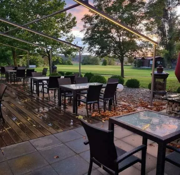 Kapselihotelli L Ulivo Italienische Restaurant Und Pension