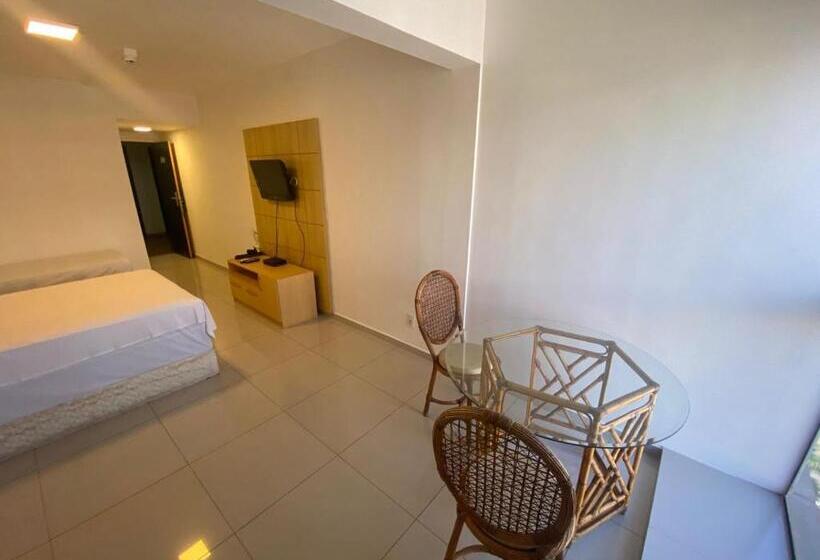 Отель Garvey Park