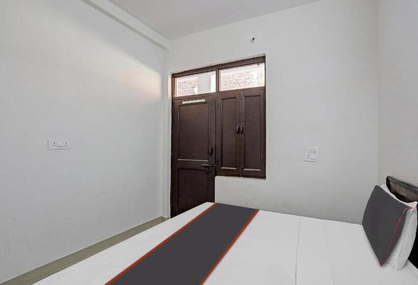 هتل Spot On Mt White House