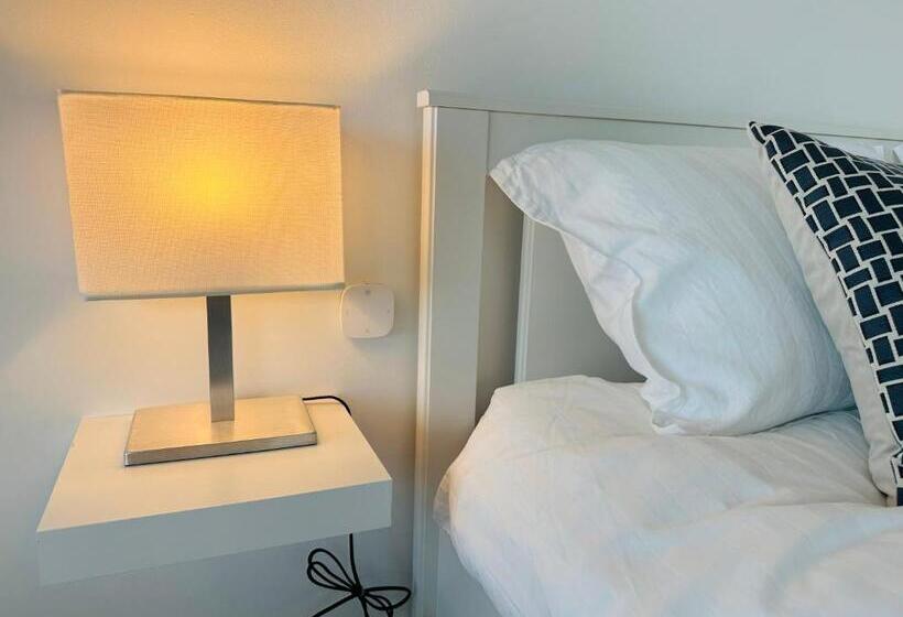 پانسیون Waterfront Fjord House