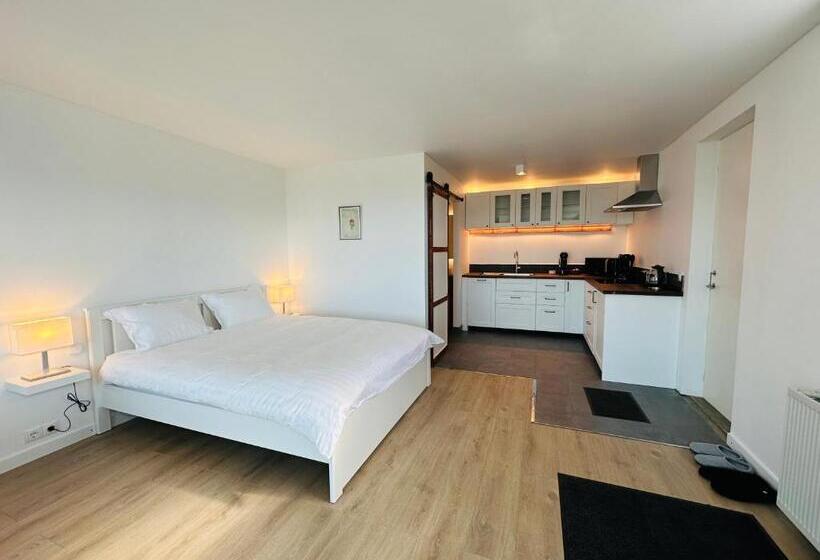 پانسیون Waterfront Fjord House