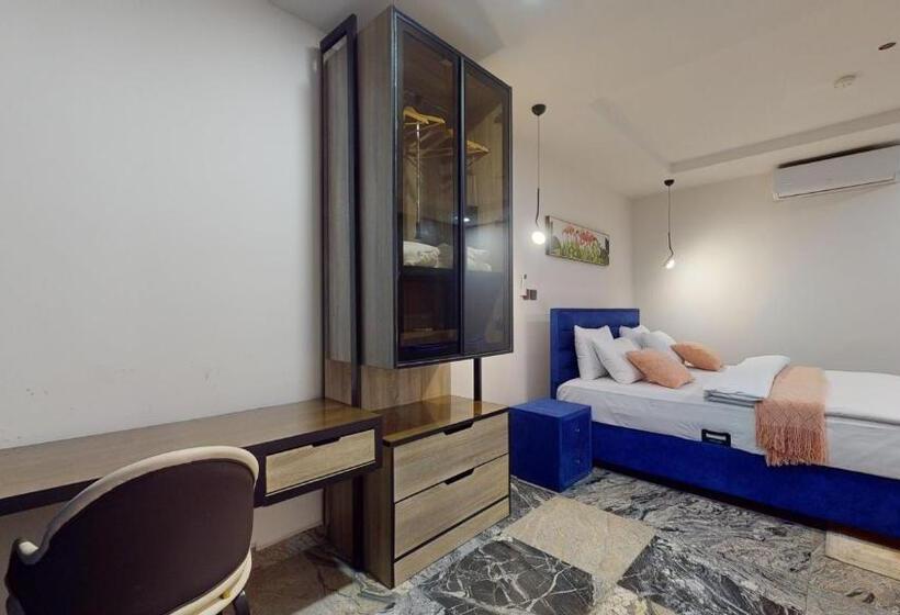 Yanna Apartment By Khaliques