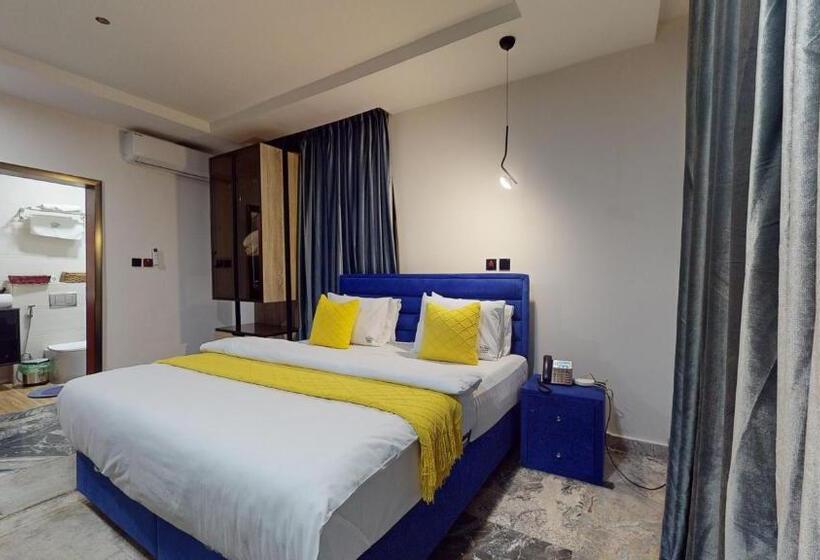 Yanna Apartment By Khaliques