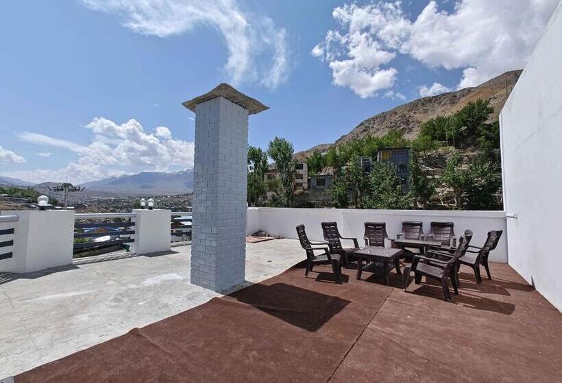 Hotelli Apricot Inn Kargil