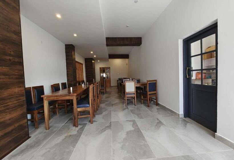 Hotelli Apricot Inn Kargil