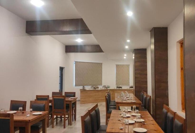 Hotelli Apricot Inn Kargil