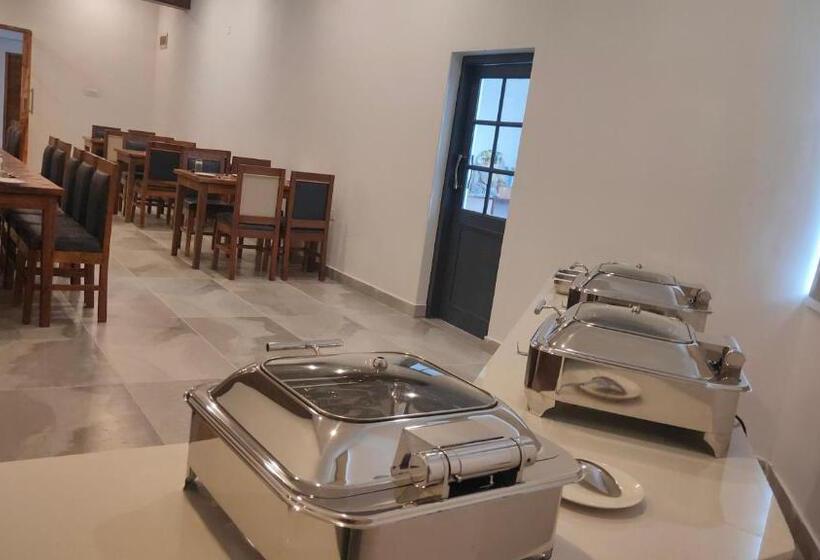 Hotelli Apricot Inn Kargil